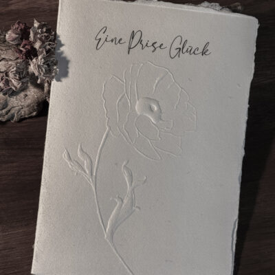 Handgefertigte Grußkarte aus handgeschöpftem Papier, veredelt mit Embossing-Technik 6
