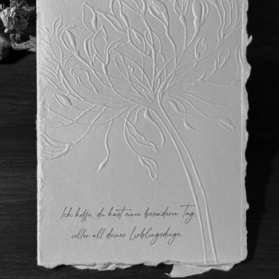 Handgefertigte Grußkarte aus handgeschöpftem Papier, veredelt mit Embossing-Technik 3